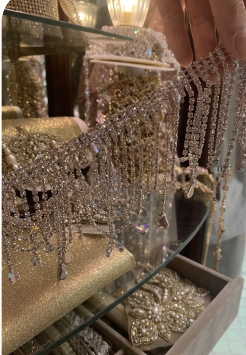Flecos de cristal y piedras
